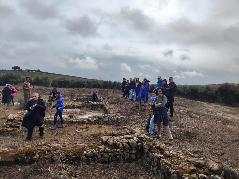 Caminha Por esses campos fora - Apitava o comboio, lá ia a apitar